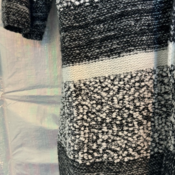 Lane Bryant plus size Open Front Cardigan. Super Soft Popcorn Texture - Picture 4 of 9